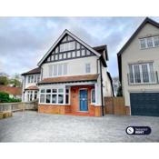 Thames Ditton - Luxury 4 Bedroom House - Garden and Parking