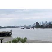 Thames View & free parking - perfect long stay workers only