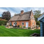 Thatch Cottage - luxury Norfolk Hideaway