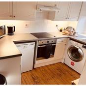 The Ramblers Rest - whole apartment - pet friendly - close to amenities and walks
