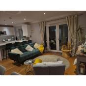 Three Bedroom Apartment by Beautiful Park
