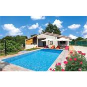 Three-Bedroom Holiday Home in Divsici