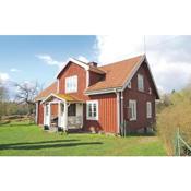 Three-Bedroom Holiday home with a Fireplace in Älmhult