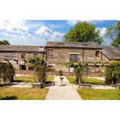 Threshing Barn at East Trenean Farm -Stunning Cornish Cottage sleeping 6 with hot tub, private garden, rural views and EV facilities