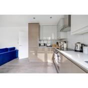 Town Center 2 bed Serviced Apartment 08 with parking, Surbiton