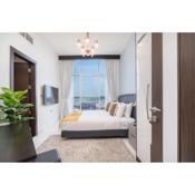Ultra Luxury 2 bed apartment Canal View with free parking, Wi-Fi, Gym and Pool by Heaven Crest