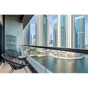 Upscale Studio Full lake View in Goldcrest View Tower