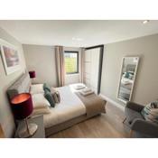 Urban Living's - The Wesley Beautiful City Centre Apartment with Balcony