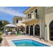 Vacay Lettings -Private Pool & Beach Villa at Palm Jumeirah