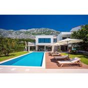 Villa Agava with heated pool, Jacuzzi, sauna, gym, 4 en-suite bedrooms