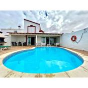 Villa con piscina privada en la playa en Corralejo