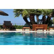 Villa Dolphin - Beachfront Maisonette with Pool
