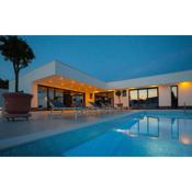 Villa Garma Beachfront - 3 Bedroom villa - Stunning Sea Views - Gym - Private Pier