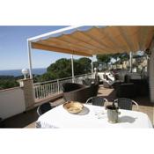 Villa Ines upper part sleeps 4 with pool, seaview, WIFI and streamingservices