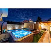 Villa Yespeace with private pool, jacuzzi & sauna