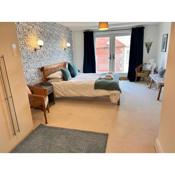 Whitby Apartment - Spacious, Central & Abbey View