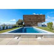 White Lux Residence in Sesimbra with Pool - holiday home