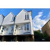 Whitstable Townhouse With Parking