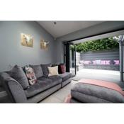 Wyndham Road by Mia Living Beautiful 3 bedroom house in the trendy Pontcanna area