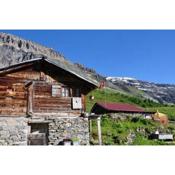 Zimmer in uriger rustikalen Alphütte auf bewirtschafteter Alp hoch in den Bergen, inkl VP